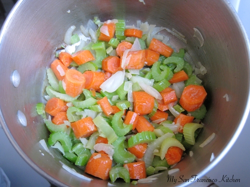 Light and Delicious Carrot and celery soup (Easy & Vegan)