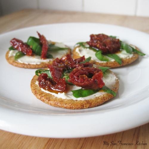 Sun-Dried Tomato and Basil Crackers