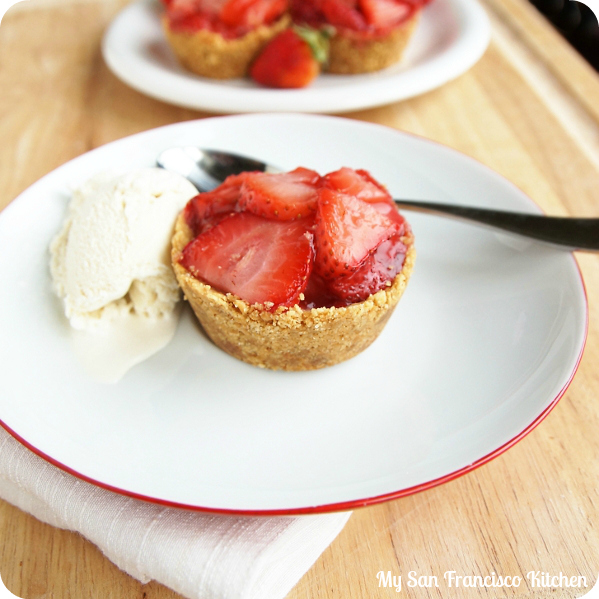 mini strawberry pie cups